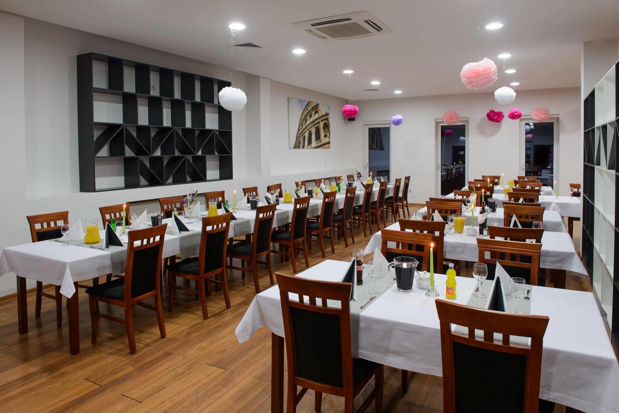 קרקוב Aparthotel Travel מראה חיצוני תמונה
